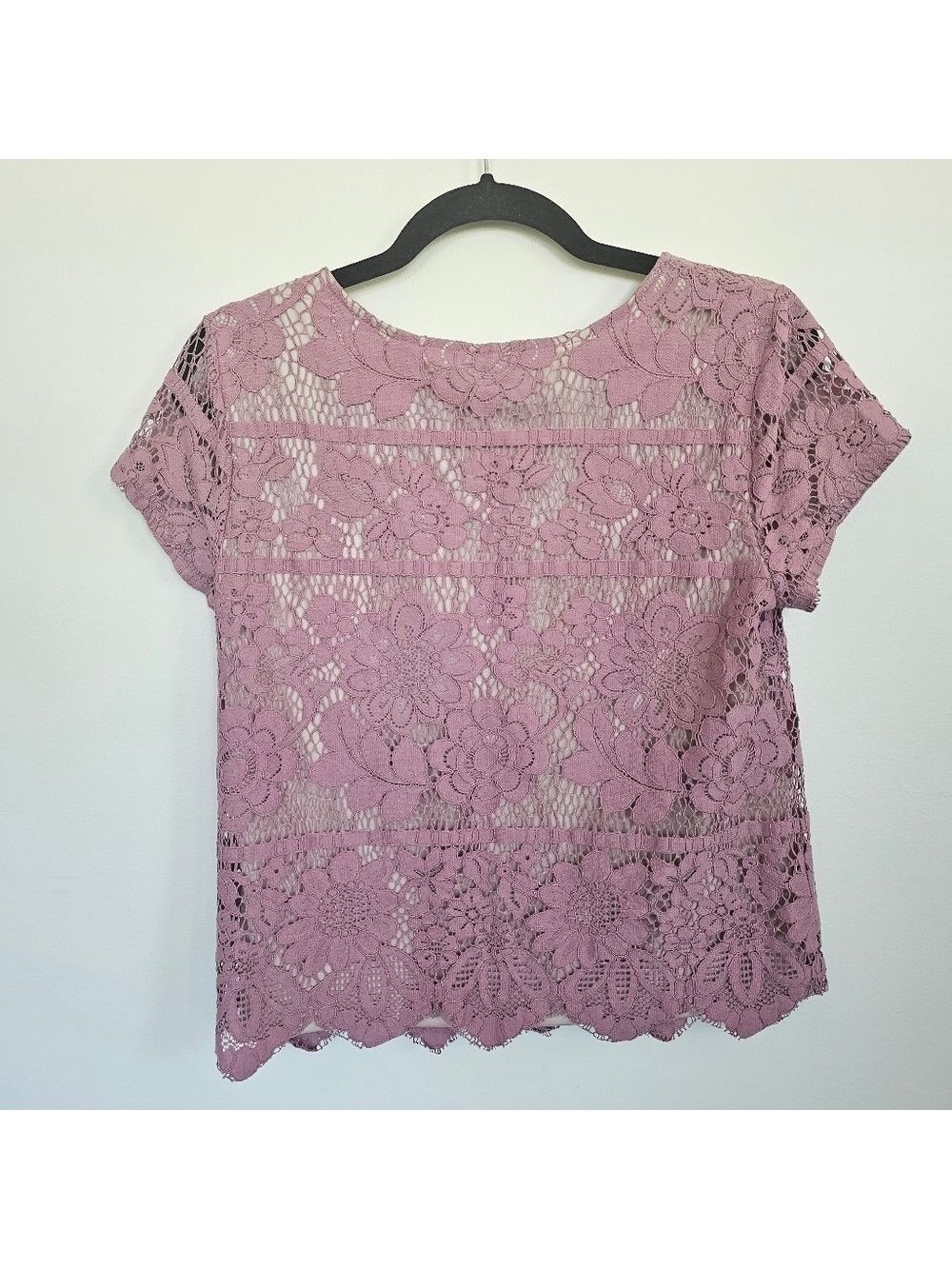 Express Mauve Purple Lace Overlay Peekaboo Neckline Short Sleeve Top - Picture 3 of 9